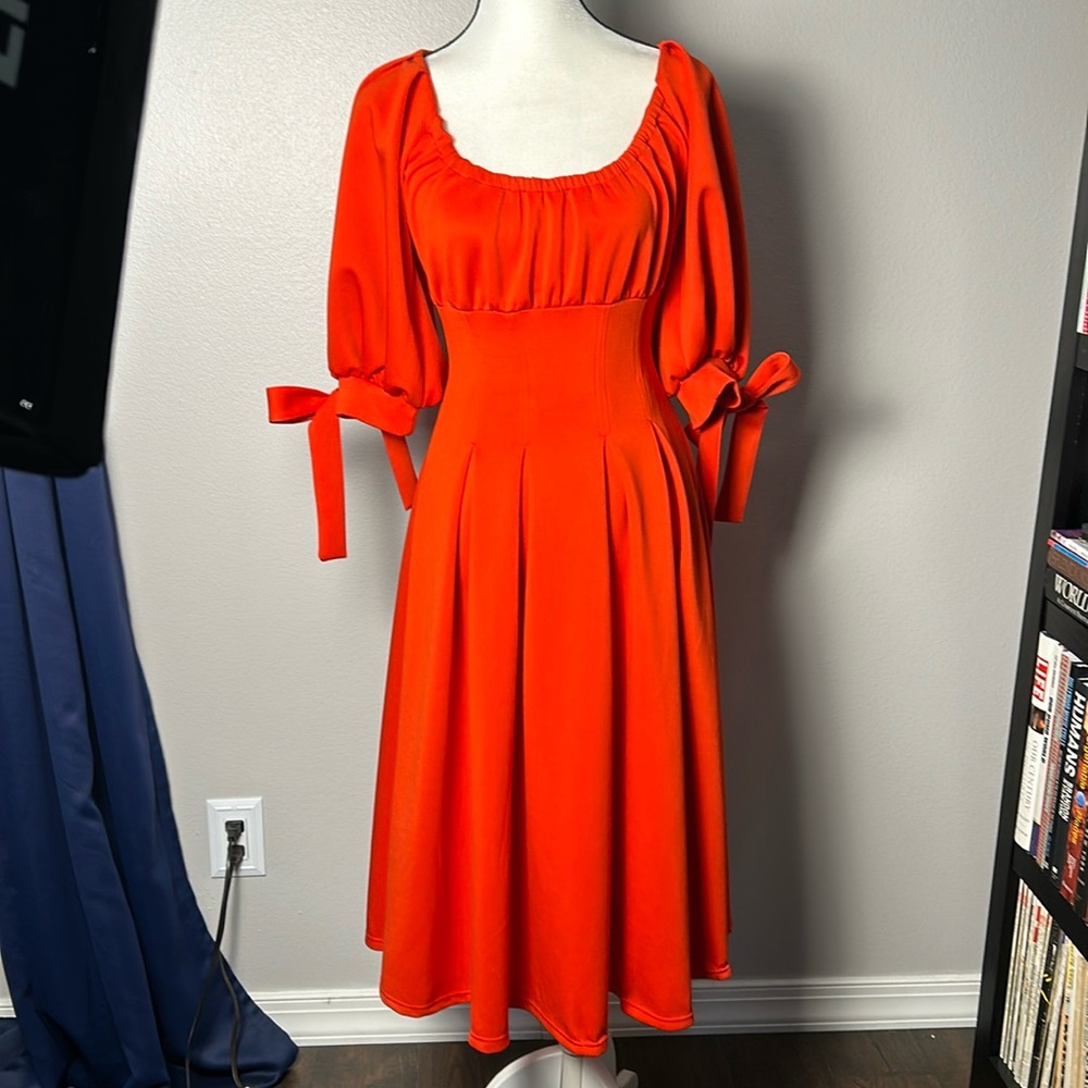 Elegant Red Midi Dress - Picture 5 of 12
